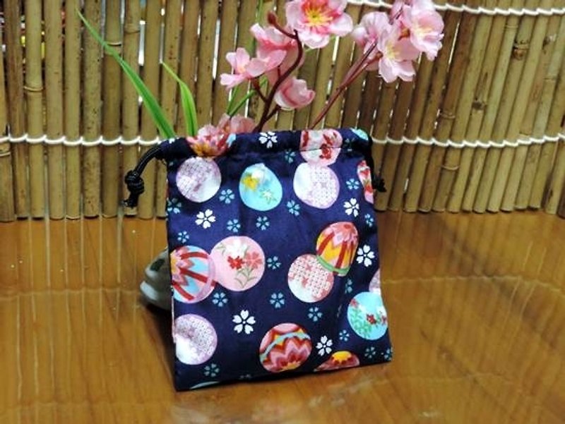 Japanese cherry Love ‧ carry small objects pouch - กระเป๋าเครื่องสำอาง - วัสดุอื่นๆ หลากหลายสี