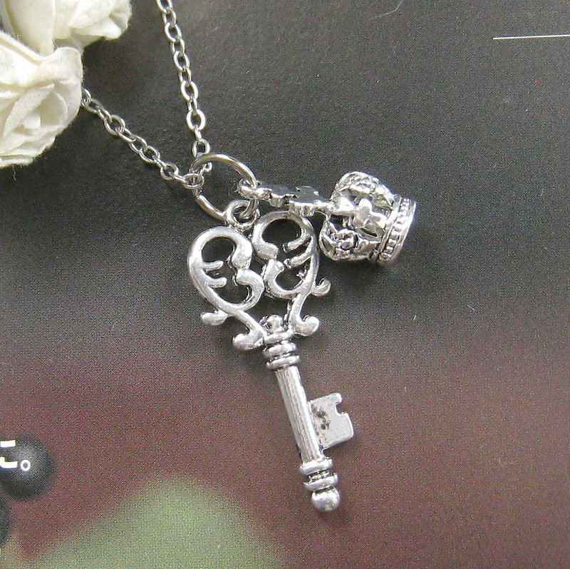 Crown Key Necklace (Christmas Gift) - สร้อยคอ - โลหะ 
