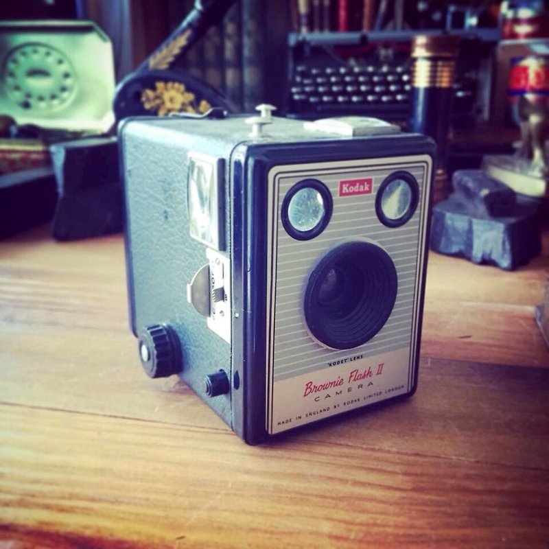 Britain made a limited edition lovely shape Kodak box camera - กล้อง - วัสดุอื่นๆ สีดำ