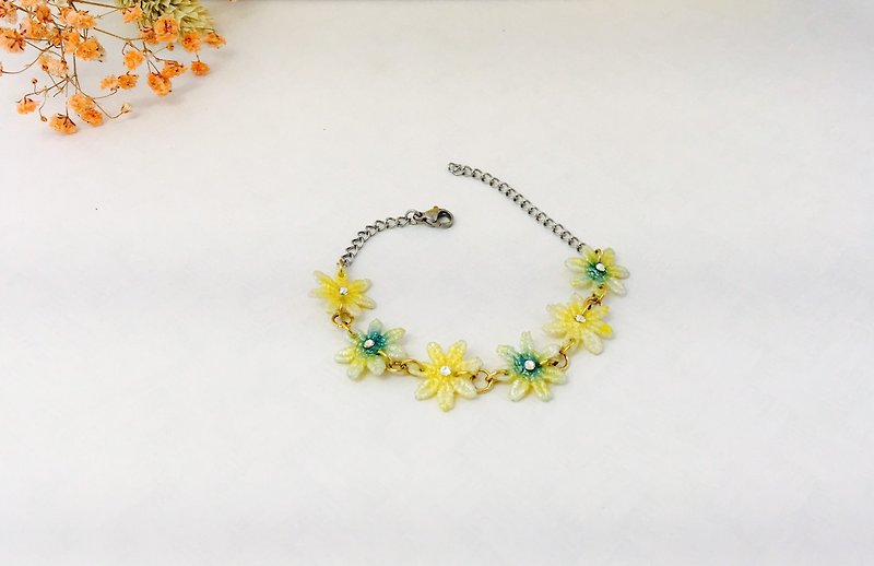 Jasmine water lace bracelet handmade limited edition - Bracelets - Thread Multicolor