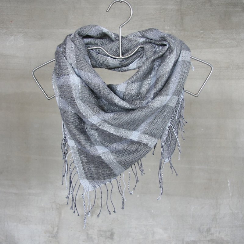 Wool plaid fringed square scarf - gray plaid - ผ้าพันคอ - วัสดุอื่นๆ สีเทา