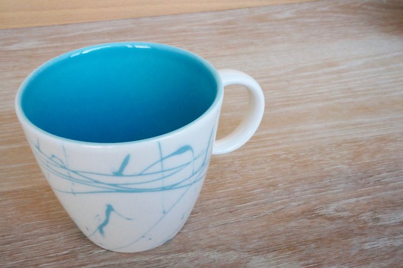 Splash series mug (mint blue in the cup) - แก้วมัค/แก้วกาแฟ - เครื่องลายคราม สีน้ำเงิน