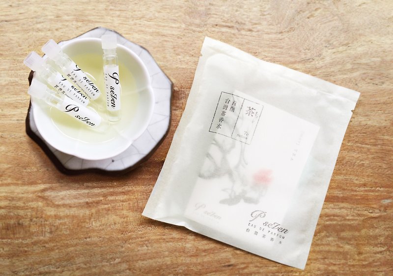 P. Seven  が初めて作った台湾茶の香水 銘香水 1.5ml - その他 - ガラス ホワイト