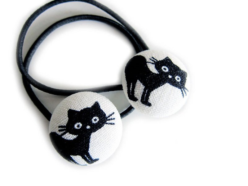 Children's hair accessories hand-made cloth bag button hair bundle hair ring black cat elastic band hair ring a set of two - เครื่องประดับผม - วัสดุอื่นๆ สีดำ