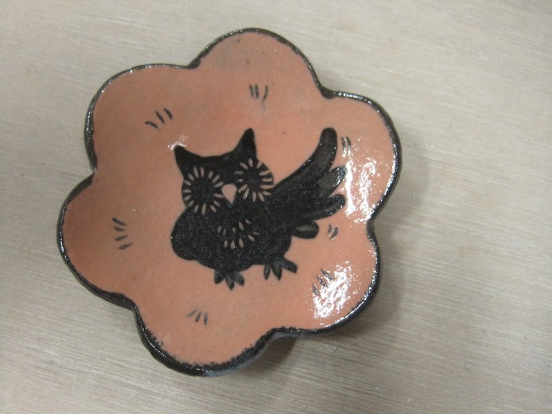 DoDo Handmade Whispers. Animal Silhouette Series-Owl Flower Plate (Pink Orange) - จานเล็ก - ดินเผา สึชมพู