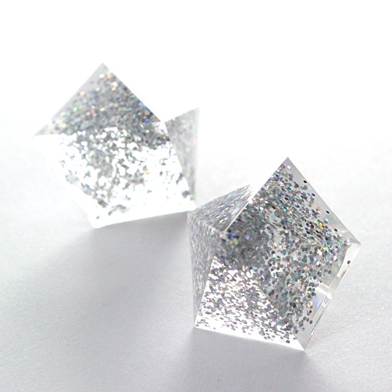 Pentagon earrings (lame) - ต่างหู - วัสดุอื่นๆ สีเทา