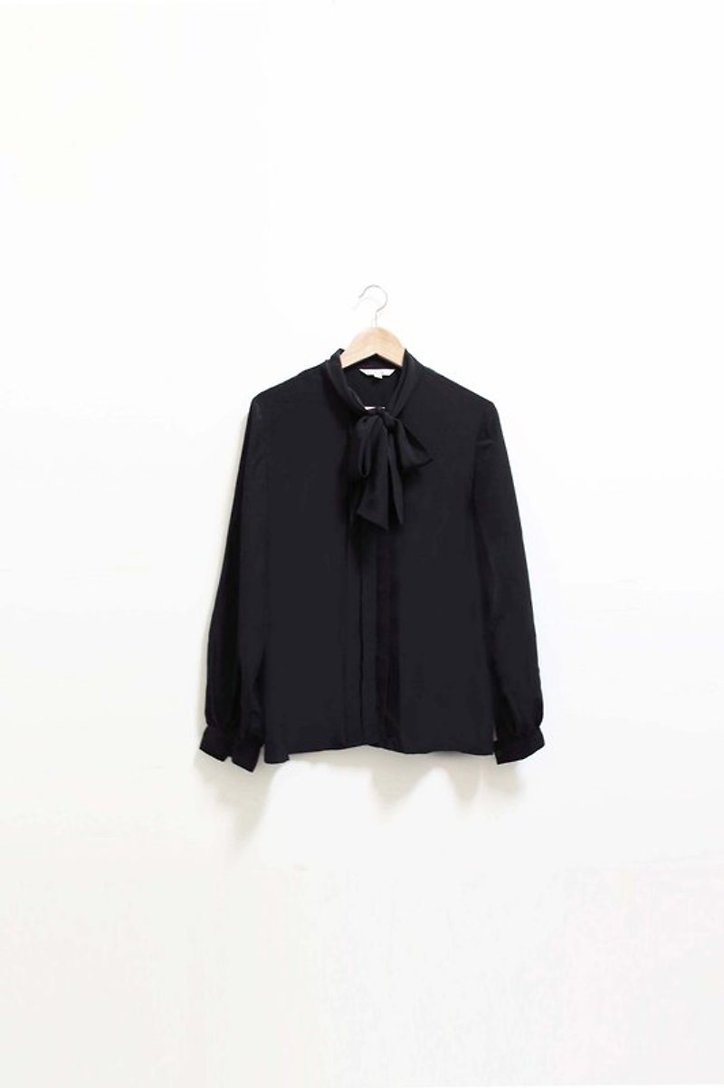 【Wahr】質感黑長袖襯衫 - เสื้อเชิ้ตผู้หญิง - วัสดุอื่นๆ หลากหลายสี