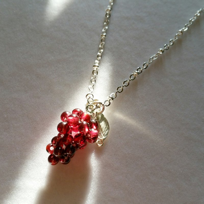 Garnet grape 925 silver necklace 925 Silver grape Stone necklace clavicle - สร้อยคอ - เครื่องเพชรพลอย สีแดง