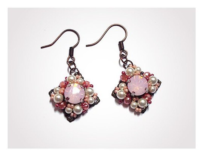 古典玫瑰耳環 - 耳環/耳夾 - 其他材質 粉紅色