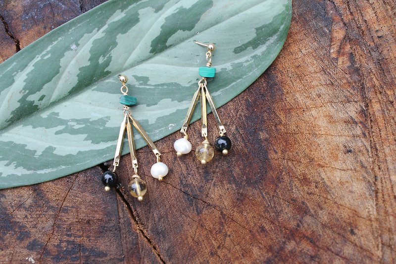 Picking up the moon, birth, stone, yellow crystal, malachite, black agate, brass design earrings - Earrings & Clip-ons - Gemstone Gold