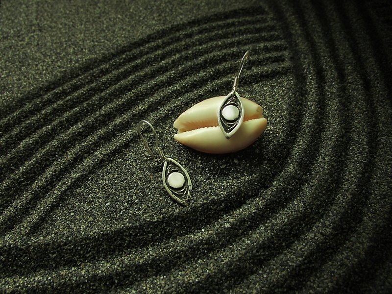 eye earrings | mittag jewelry | handmade and made in Taiwan - ต่างหู - เงิน สีเงิน