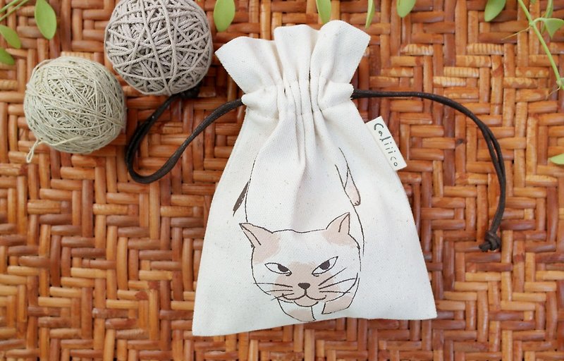 SMALL BAG WITH SIAM CAT. - กระเป๋าหูรูด - ผ้าฝ้าย/ผ้าลินิน สีนำ้ตาล