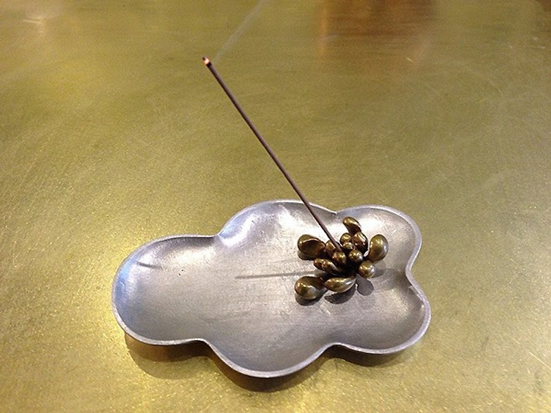 Yue Yun Chrysanthemum Incense ~ A cloud-shaped dish is placed on a chrysanthemum incense sticks holder, and the handmade poem uses metal craftsmanship to write a poem for life! - Items for Display - Other Metals 