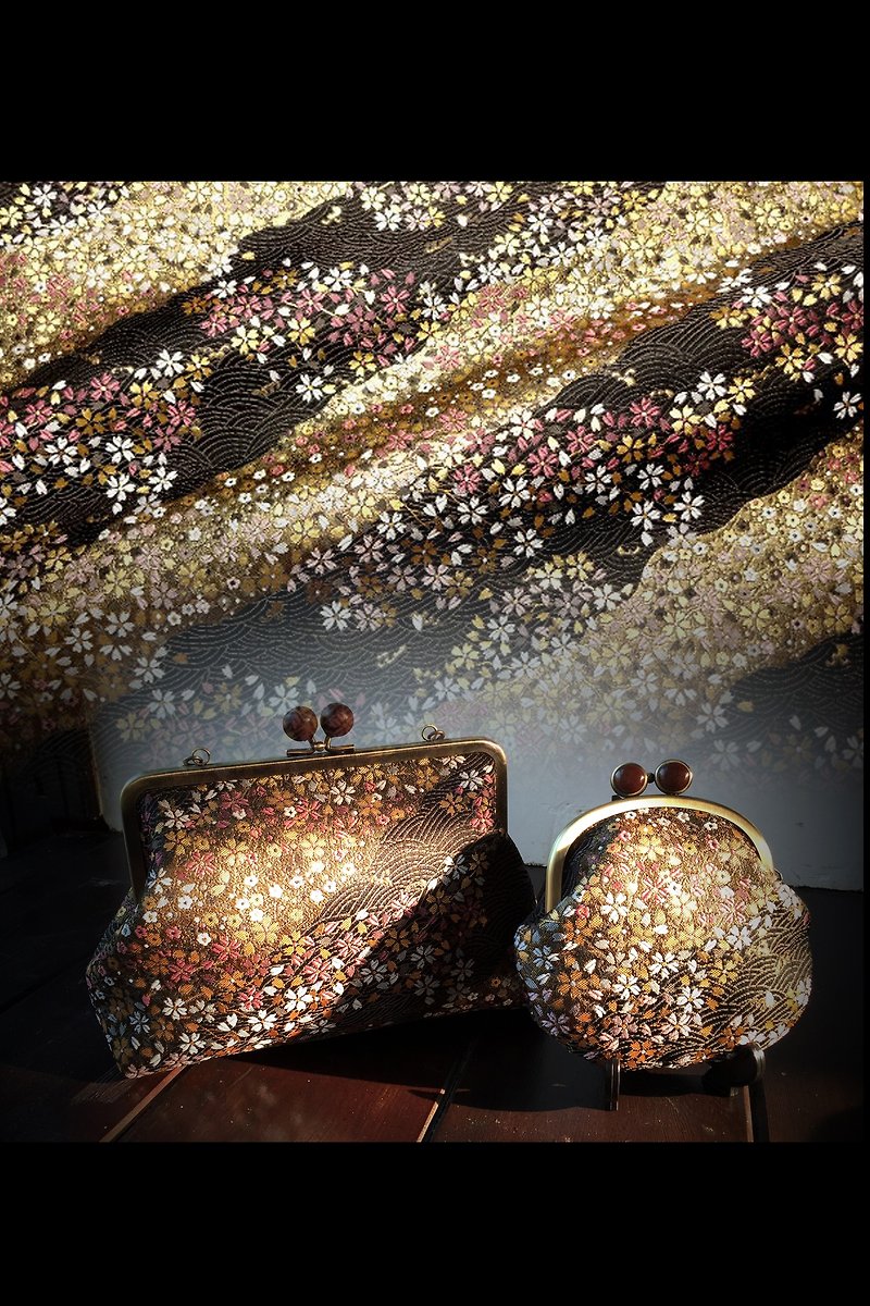 Sakuragi small water jade mouth gold package - Handbags & Totes - Other Materials Brown