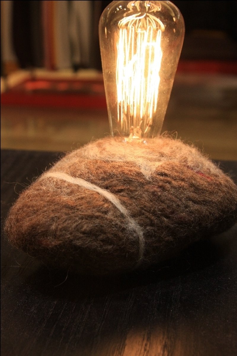 Felt lamp羊毛燈 - 燈具/燈飾 - 羊毛 卡其色