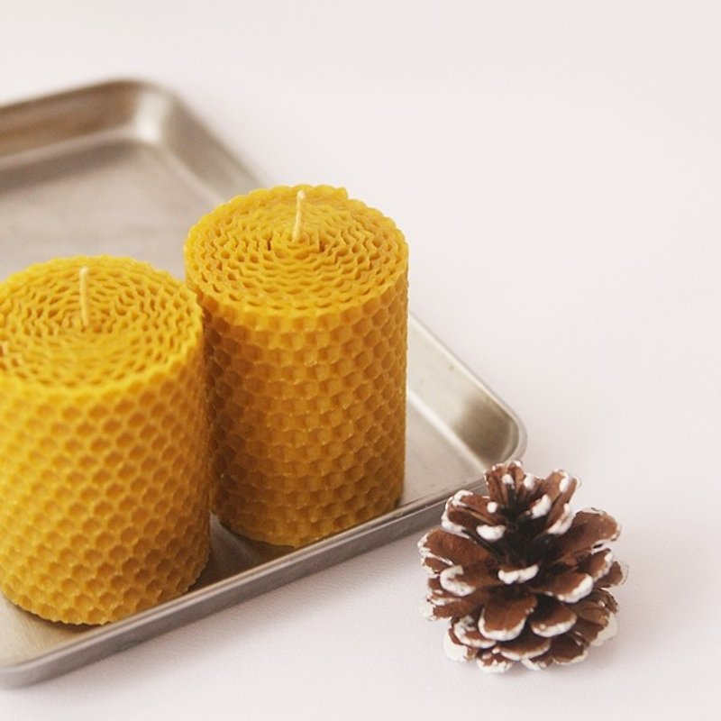 4th floor apartment | Felt beeswax candle [small round roll] - Candles & Candle Holders - Wax Gold