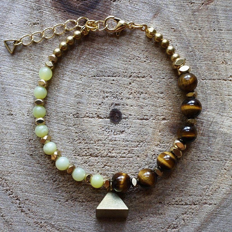 Muse natural wind series NO.120 gold Tiger Eye Bracelet Peridot brass symmetry - สร้อยข้อมือ - วัสดุอื่นๆ หลากหลายสี