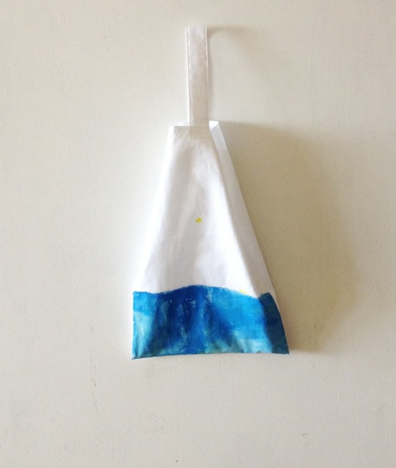 Cloth bag - a touch of blue in summer - กระเป๋าถือ - ผ้าฝ้าย/ผ้าลินิน ขาว