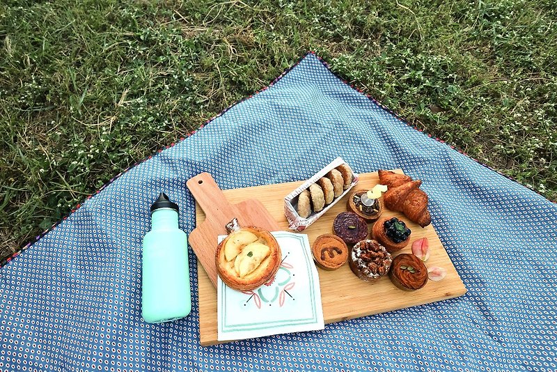 Traveler. Picnic @ Aozora ear season when camping picnic mat table mat (with pouch) - ชุดเดินป่า - วัสดุกันนำ้ สีน้ำเงิน