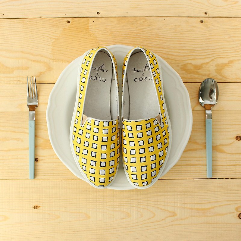 Banana Coconut Ice Cream Thick-soled casual shoes / handmade custom / Japanese fabric / M2-15318F - รองเท้าลำลองผู้หญิง - วัสดุอื่นๆ สีเหลือง