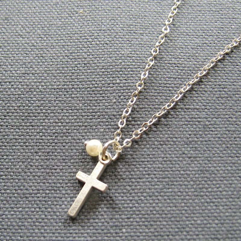 Small cross pearl necklace - Necklaces - Other Metals 