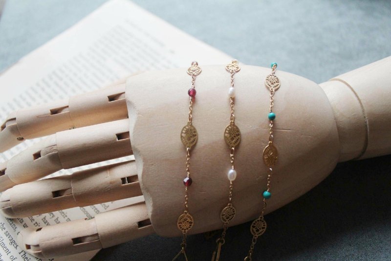 [The] feast Emerald.3 Emerald Series - Flowers pearl / Turkey / Pomegranate brass bracelet - สร้อยข้อมือ - โลหะ สีทอง