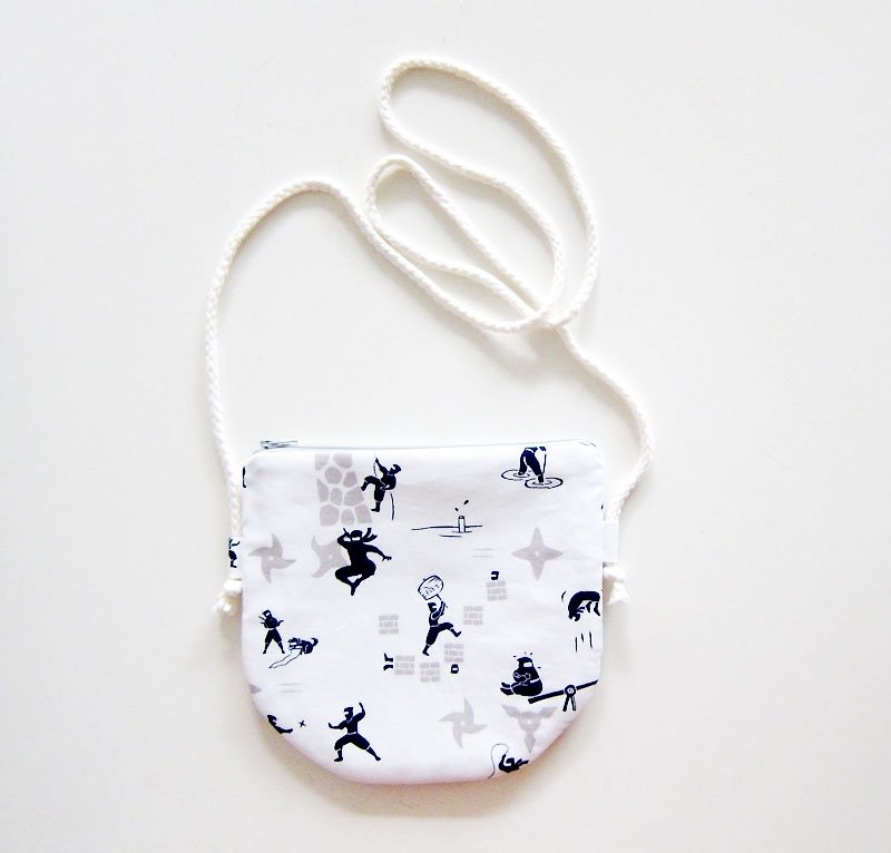 Semi-slung zipper bag / purse Ninja (also choose other purse fabric patterns) - กระเป๋าแมสเซนเจอร์ - วัสดุอื่นๆ ขาว