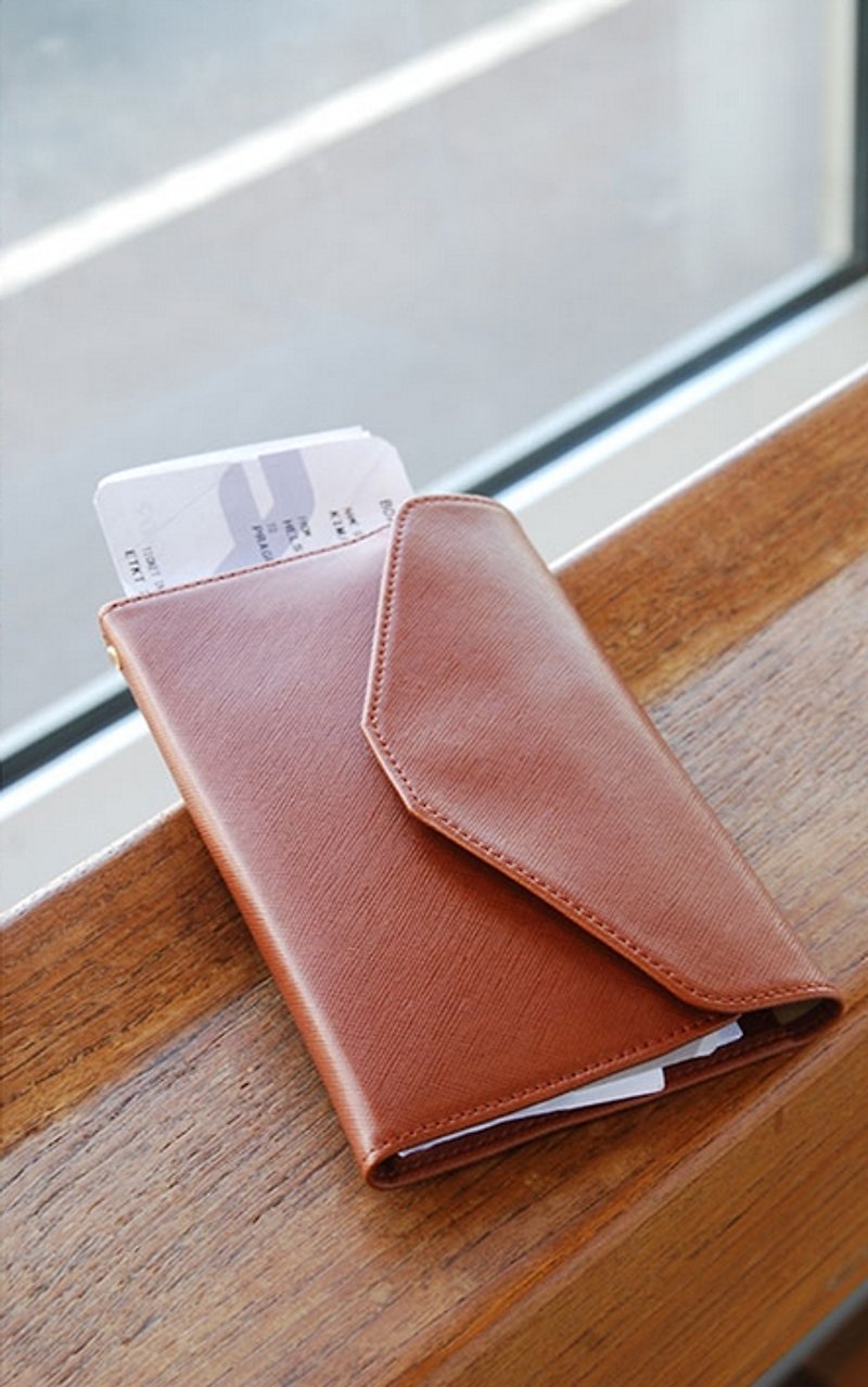 韓國【Play obje】Tripping Wallet 多功能護照錢包〈Sweet Brown〉 - กระเป๋าสตางค์ - หนังแท้ สีนำ้ตาล