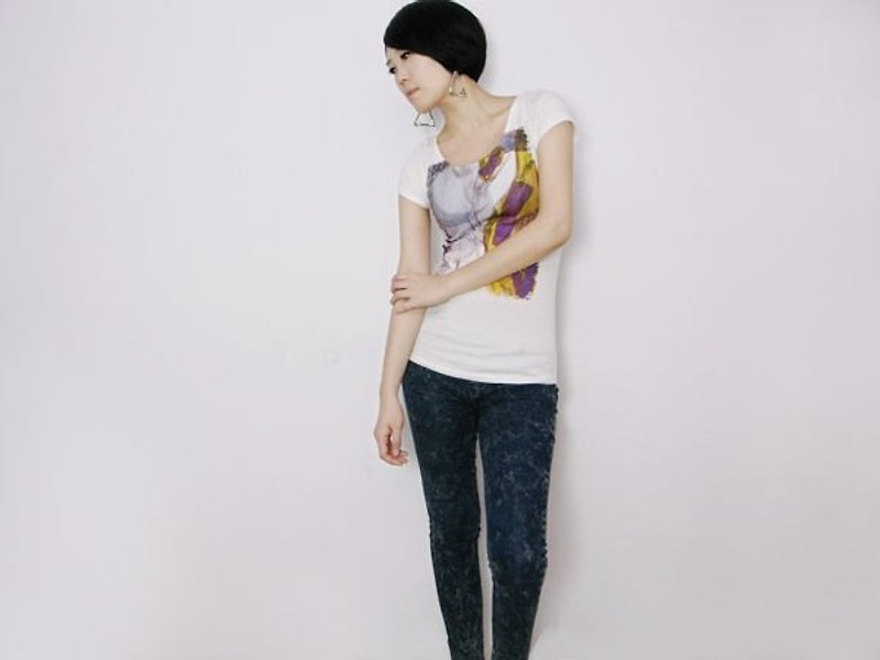 I . A . N Design  抽象紫 彈性有機棉短袖T Organic Cotton （Ｍ號完售，目前剩Ｓ號） - T 恤 - 棉．麻 白色