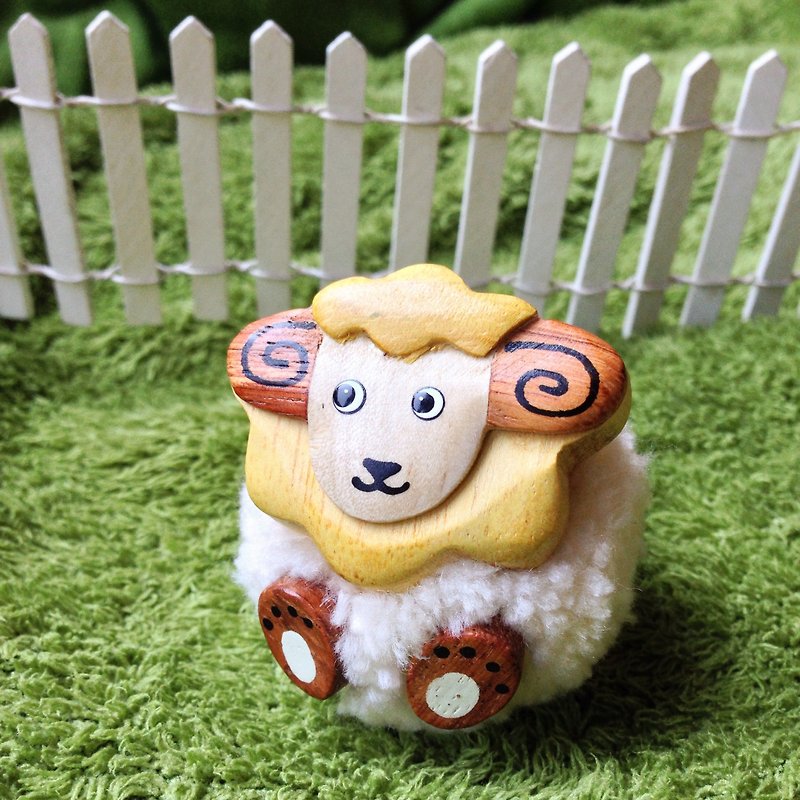 【Handmade Wooden x Wool】Golden Lion and Sheep Absorb Iron - Magnets - Wood White