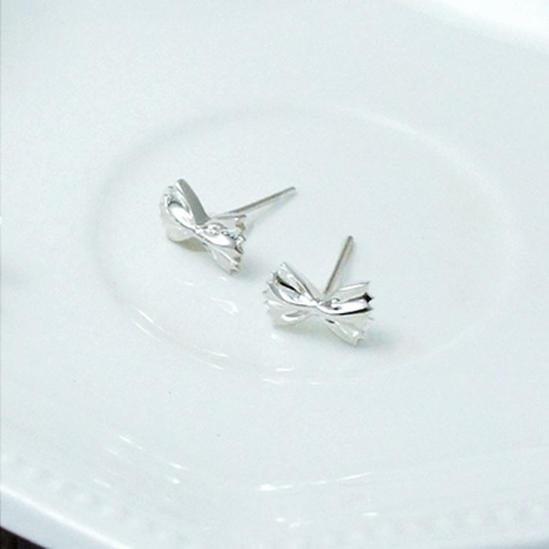 Butterfly face sterling silver (one pair) - ต่างหู - โลหะ 