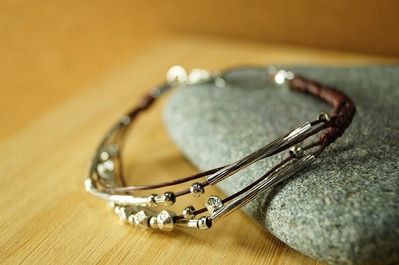 Westin bracelets are available in a variety of colors, silk Wax thread hand-knitted bracelets, classical custom-made - สร้อยข้อมือ - วัสดุอื่นๆ สีกากี