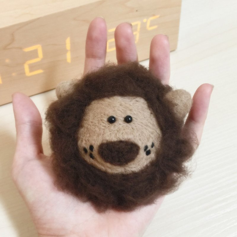 Hanju's wool. Handmade DIY Big Mac Cute Lion Original Series Wool Felt Mobile Phone Strap/Dust Plug/Powerful Magnet - ตุ๊กตา - ขนแกะ สีนำ้ตาล
