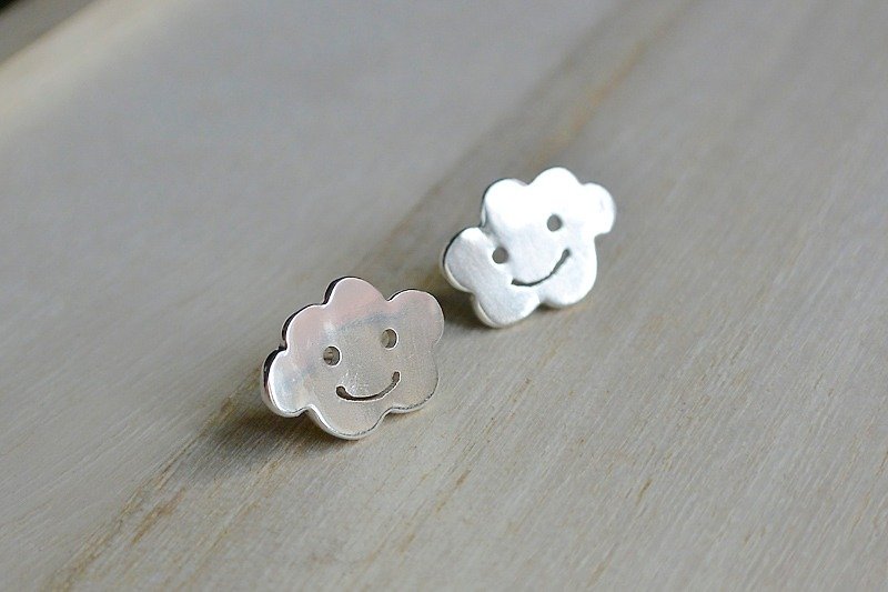 [Simple formula] small silver ear - Happy clouds - Earrings & Clip-ons - Other Metals White