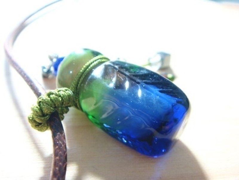 Yuzu Lin Liuli - Essential Oil Bottle and Scent Bottle - Design Style - Healthy (3D Square Bottle) - Necklaces - Glass Multicolor