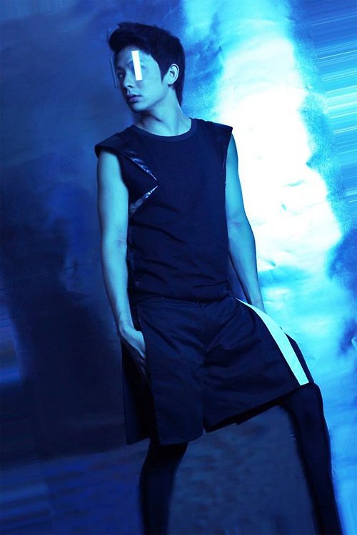 FASHION ICON 台灣設計師品牌 男裝 流行設計 時尚前衛 假墊肩拼接皮革 圓領 無袖上衣 黑色