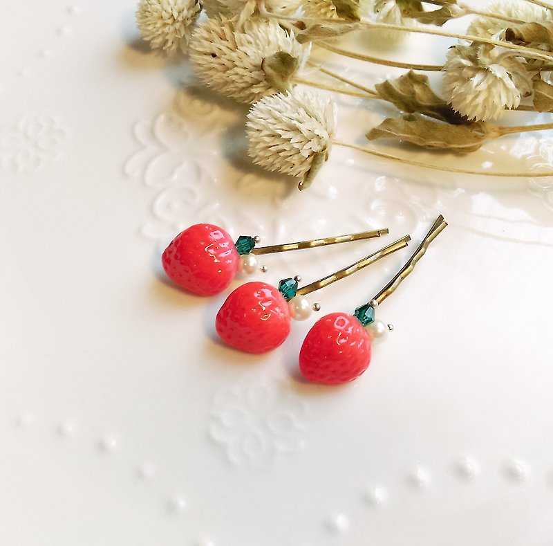 [Warm glowing winter. Strawberry picking season small strawberry Control]. Hand small hairpin. Word folder. - Hair Accessories - Clay Red