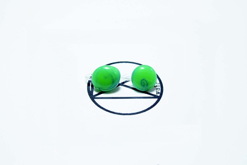 【Wahr】-夾式-草綠耳環(一對) - ต่างหู - วัสดุอื่นๆ สีเขียว