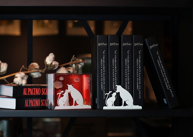 [OPUS Dongqi Metalworking] European style wrought iron bookends/metal book holders/Christmas exchange gifts (loving-white) - ของวางตกแต่ง - โลหะ ขาว