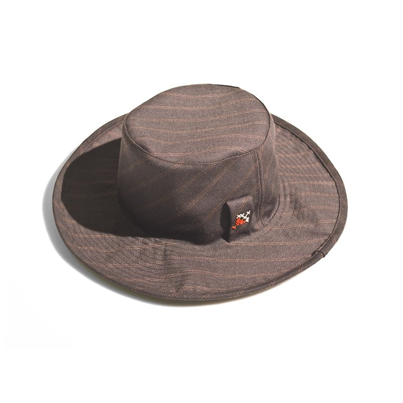 x over the basic Brown Bucket Hat - หมวก - วัสดุอื่นๆ สีนำ้ตาล