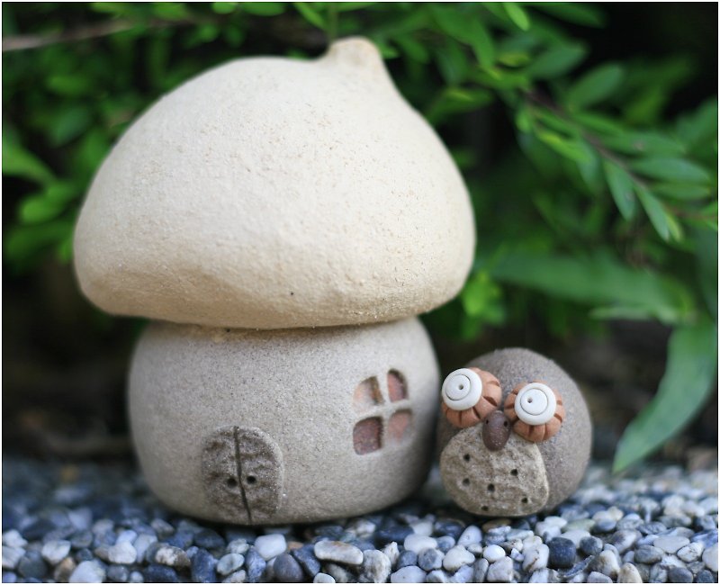 [Mushroom Village] Super cute pottery hand-made mushroom house D (rock yellow + beige), without owls - Pottery & Ceramics - Other Materials 