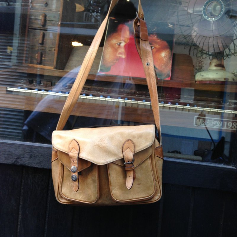 夕卡 Shika // Vintage bag　老件 Elegant Junction 牛皮單肩書包 {A1-103} - 側背包/斜背包 - 其他材質 咖啡色