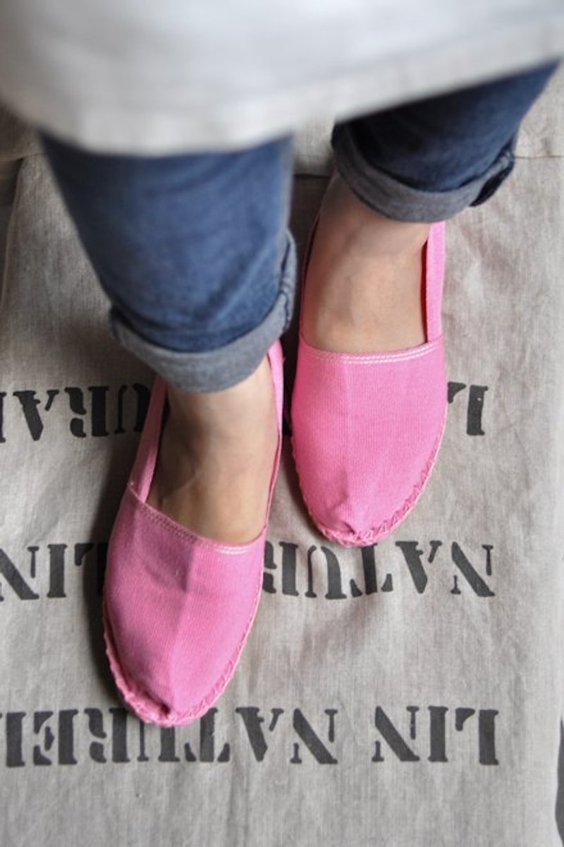Espadrilles French straw shoes (cherry pink) - รองเท้าลำลองผู้หญิง - พืช/ดอกไม้ สึชมพู