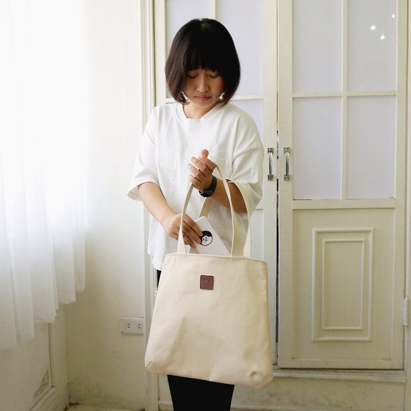 Canvas shoulder bag | 3D bottom design - กระเป๋าแมสเซนเจอร์ - วัสดุอื่นๆ ขาว