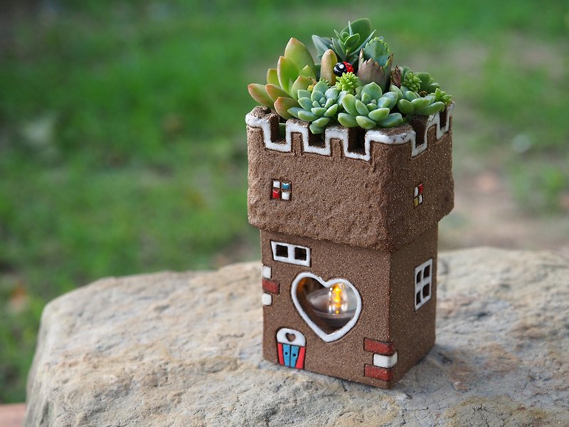[Lighthouse House] Pottery Handmade - Super Cute Castle Garden (Brown) / Plant Free - Plants - Pottery Yellow