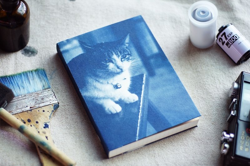 Handmade Blue Sun Notebook-Cat Series-Meditation - สมุดบันทึก/สมุดปฏิทิน - กระดาษ สีน้ำเงิน