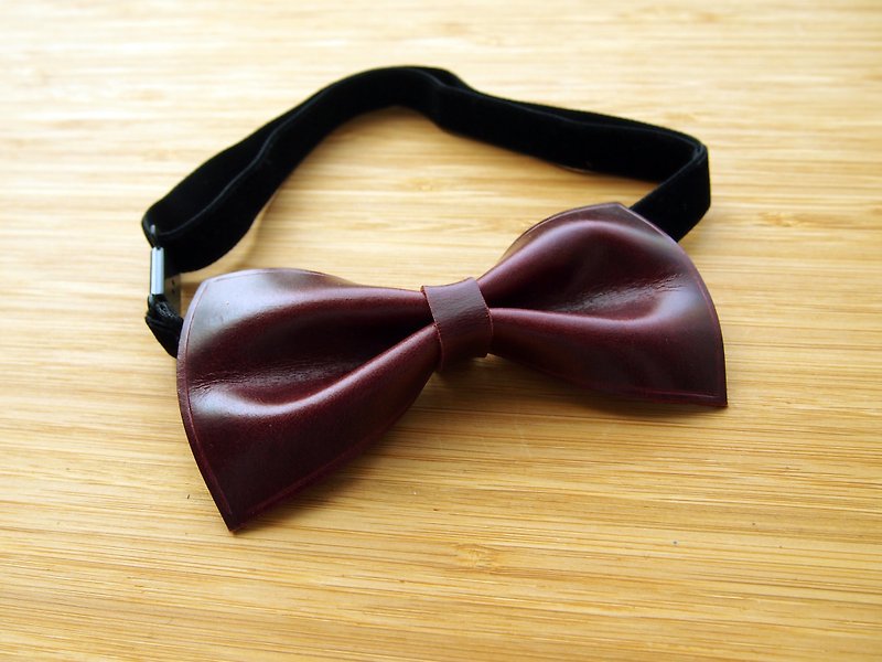 Handmade wine red vegetable tanned leather bow tie - เนคไท/ที่หนีบเนคไท - หนังแท้ หลากหลายสี