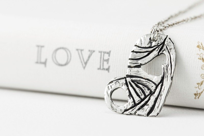 QLAM handmade sterling silver necklace-EMBRACing LOVE-Gospel Jewelry-Loving Mother - สร้อยคอ - โลหะ สีเทา