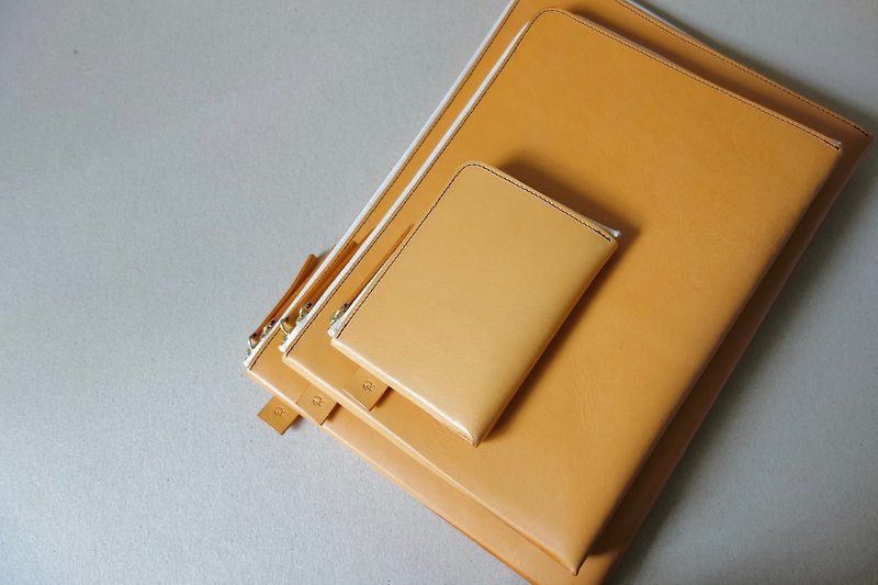 SAMPLE SALE| L-shaped short clip coin purse flat bag zipper storage bag handmade leather vegetable tanned leather - เครื่องหนัง - หนังแท้ 