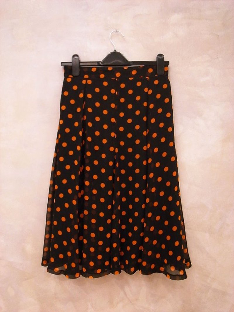 黑底橘波點 雪紡大百摺裙 - スカート - その他の素材 ブラック